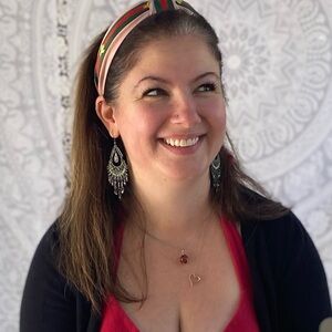 Meet your Posher, Debi Holly